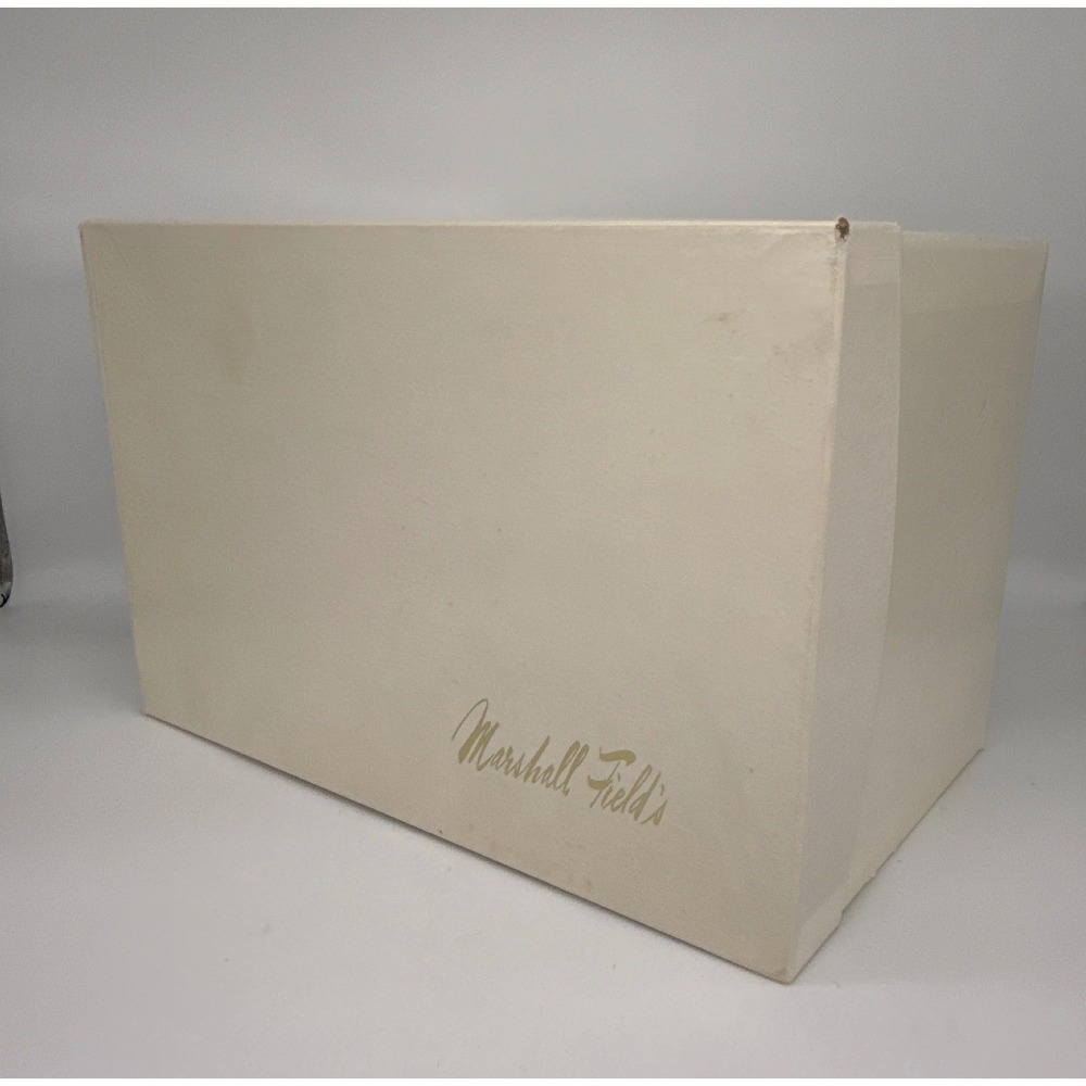Vintage Marshall Fields Cream Gold Script Logo Gift Box 11.5x8x7 Chicago History